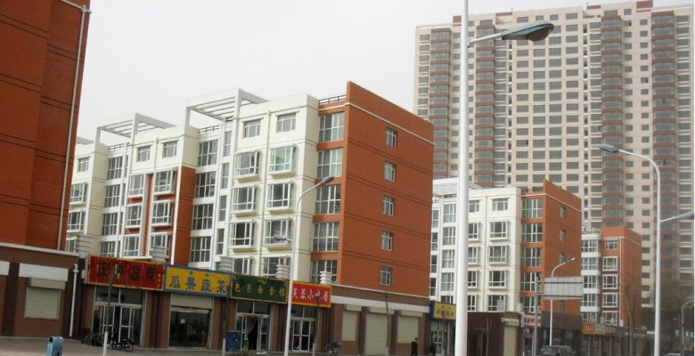 青海山泉一景700